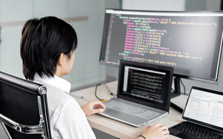 东阳 ,php声明和调用变量的符号是什么？